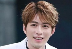 娱乐吃瓜中的男明星,揭秘男明星的吃瓜日常
